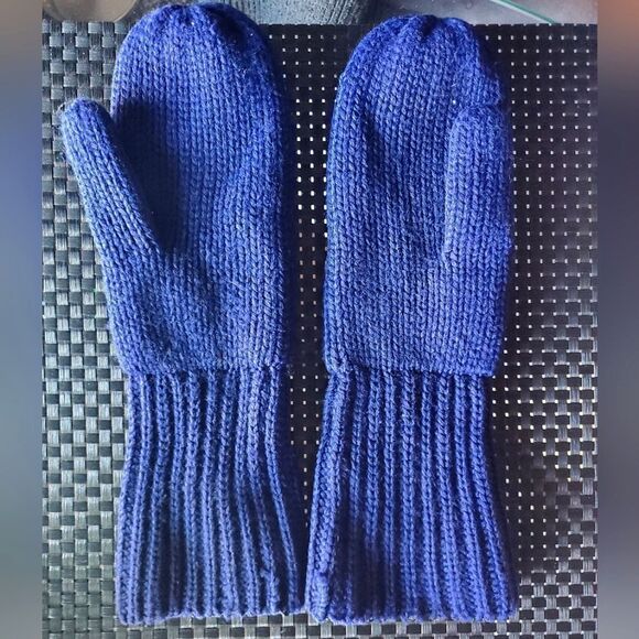 3/$30 - Vintage Canada Mittens - Picture 6 of 6